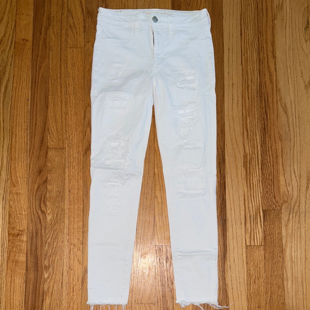 American Eagle Skinny Jegging, white & distressed. 8 long